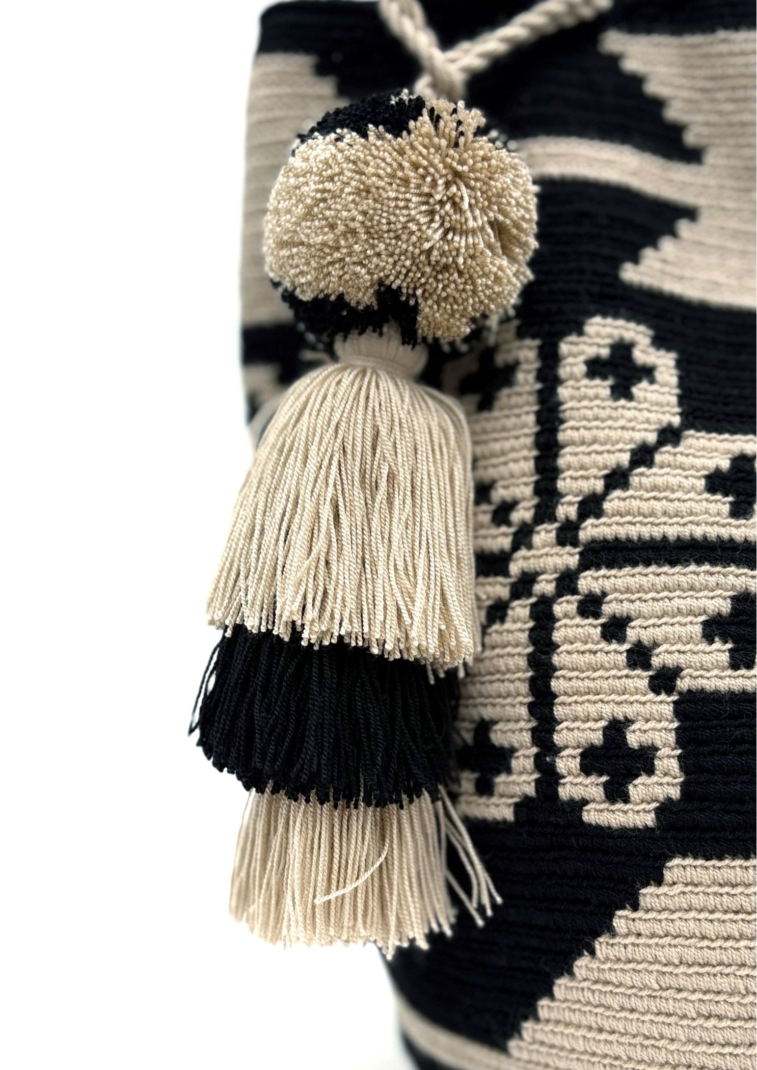 Wayuu tote bag flor colombian handmade bag eayuu tote bag black and beige purse